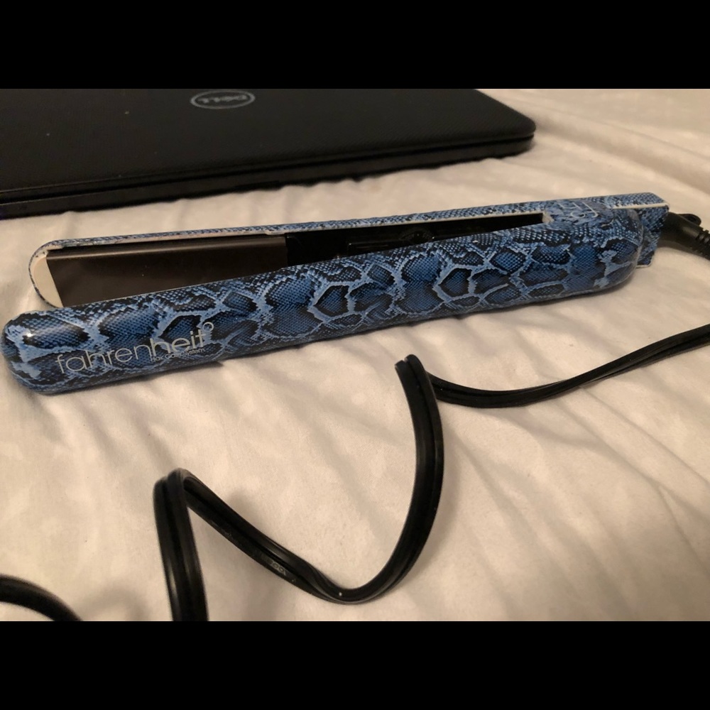 Hair straightener